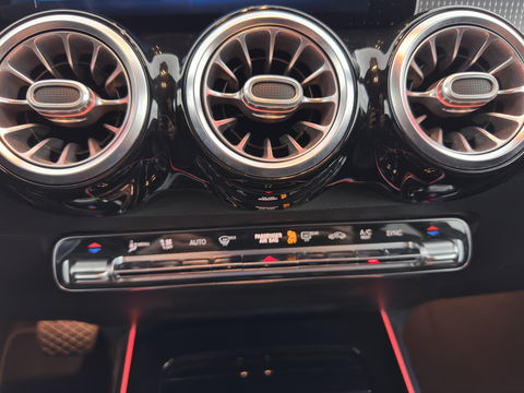 Mercedes-Benz GLB 180 d Business Solution Luxury [ 7-Pers. ] Aut. *LUXURY-LEATHER | FULL-LED | AMBIENT-LIGHT | WIDESCREEN-COCKPIT | HEATED-COMFORTSEATS | CAMERA | DAB+ | NAVI-FULLMAP | ECC | PDC | CRUISE | 18''ALU*