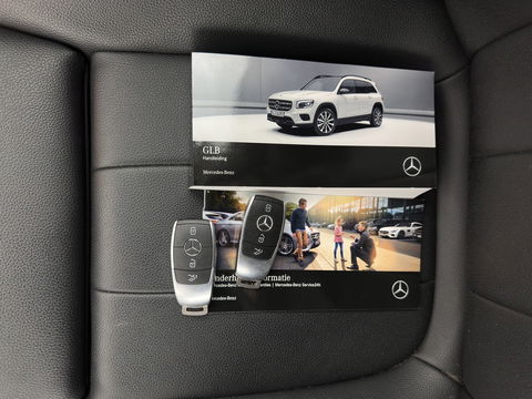 Mercedes-Benz GLB 180 d Business Solution Luxury [ 7-Pers. ] Aut. *LUXURY-LEATHER | FULL-LED | AMBIENT-LIGHT | WIDESCREEN-COCKPIT | HEATED-COMFORTSEATS | CAMERA | DAB+ | NAVI-FULLMAP | ECC | PDC | CRUISE | 18''ALU*