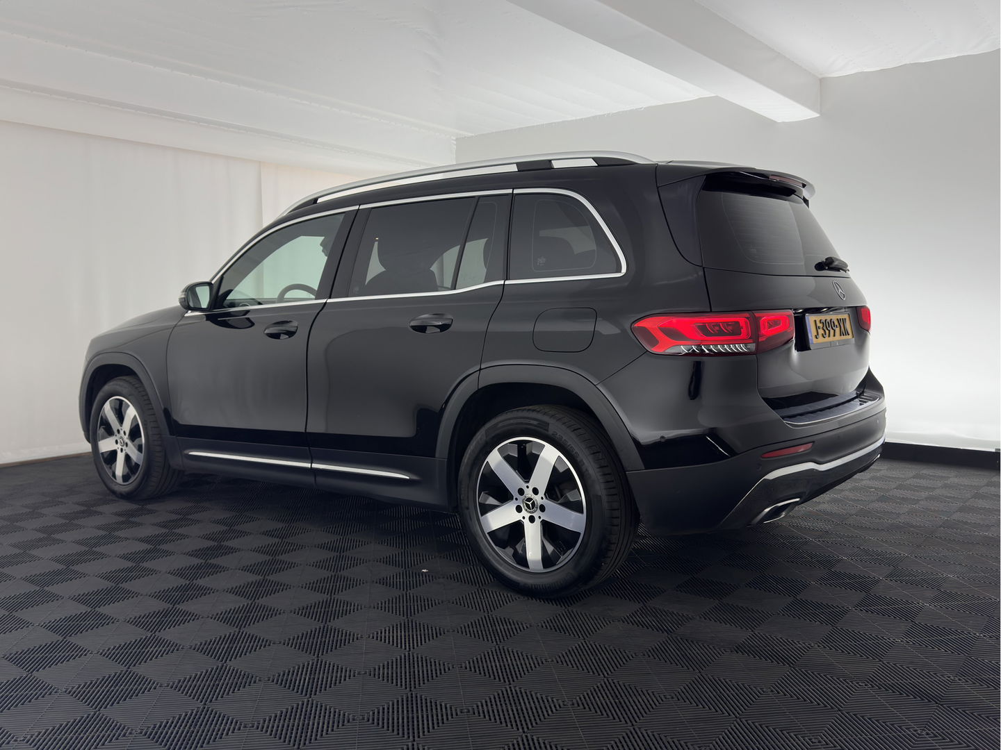 Mercedes-Benz GLB 180 d Business Solution Luxury [ 7-Pers. ] Aut. *LUXURY-LEATHER | FULL-LED | AMBIENT-LIGHT | WIDESCREEN-COCKPIT | HEATED-COMFORTSEATS | CAMERA | DAB+ | NAVI-FULLMAP | ECC | PDC | CRUISE | 18''ALU*