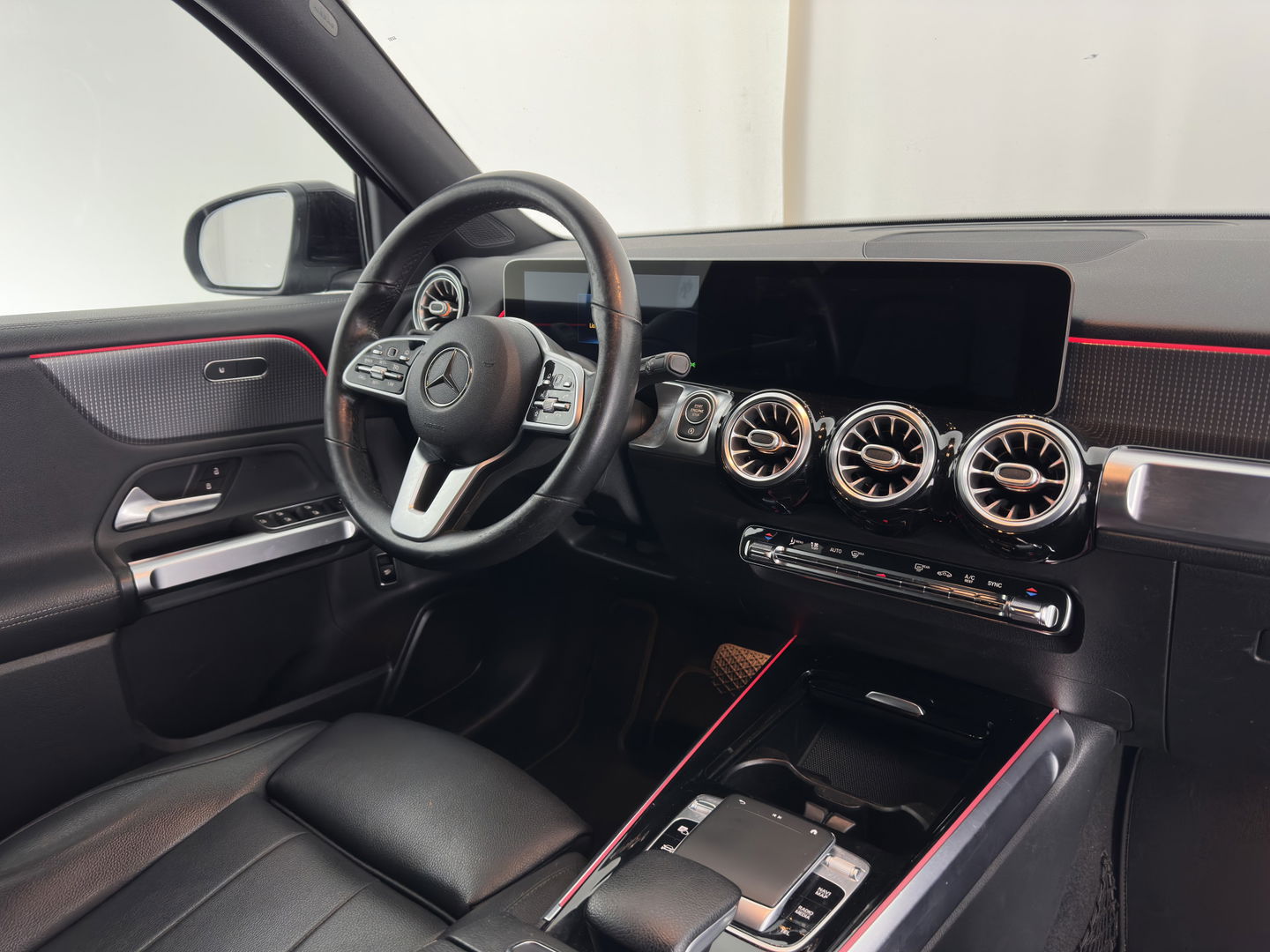 Mercedes-Benz GLB 180 d Business Solution Luxury [ 7-Pers. ] Aut. *LUXURY-LEATHER | FULL-LED | AMBIENT-LIGHT | WIDESCREEN-COCKPIT | HEATED-COMFORTSEATS | CAMERA | DAB+ | NAVI-FULLMAP | ECC | PDC | CRUISE | 18''ALU*