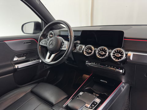 Mercedes-Benz GLB 180 d Business Solution Luxury [ 7-Pers. ] Aut. *LUXURY-LEATHER | FULL-LED | AMBIENT-LIGHT | WIDESCREEN-COCKPIT | HEATED-COMFORTSEATS | CAMERA | DAB+ | NAVI-FULLMAP | ECC | PDC | CRUISE | 18''ALU*