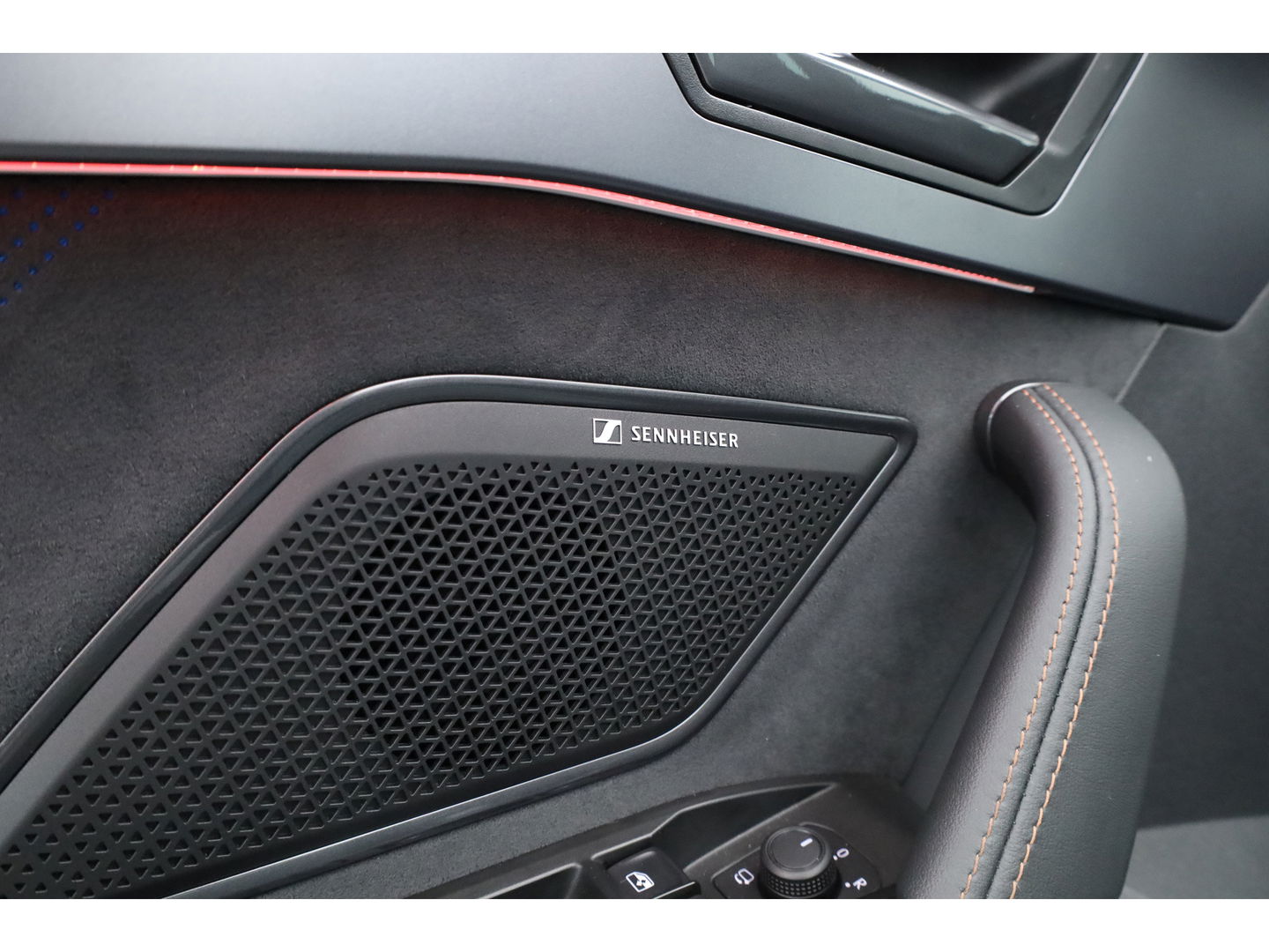 CUPRA Leon Sportstourer 1.5 TSI e-Hybrid VZ 272pk | MAT Grijs | Pano | Sennheiser | Adapt. Cruise | Matrix LED | Camera | Keyless |
