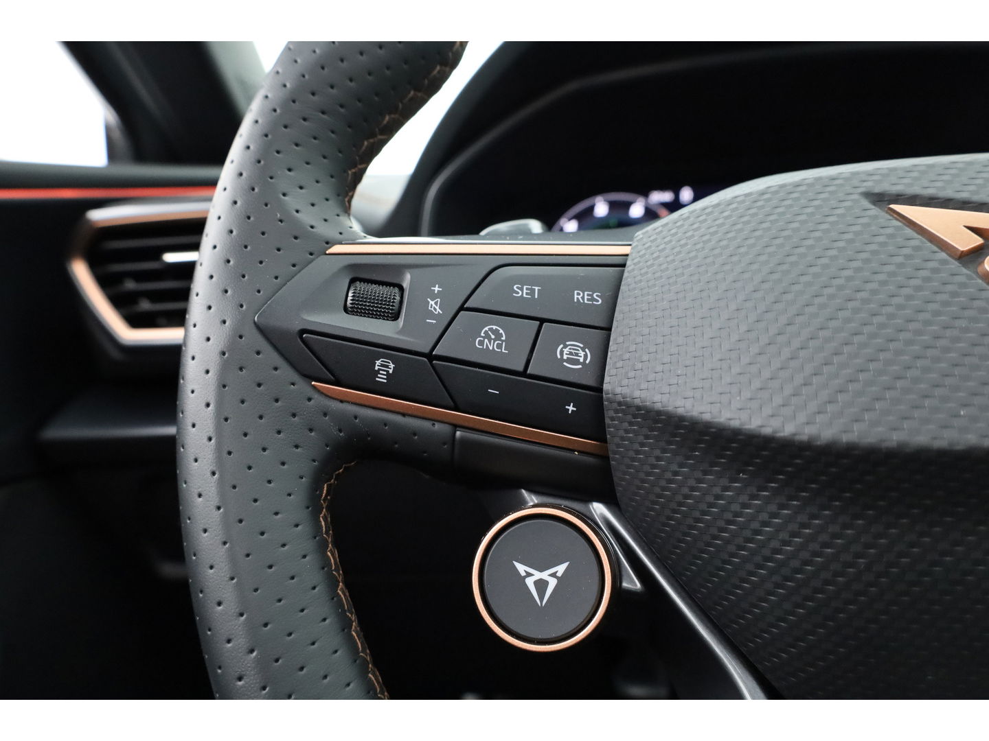 CUPRA Leon Sportstourer 1.5 TSI e-Hybrid VZ 272pk | MAT Grijs | Pano | Sennheiser | Adapt. Cruise | Matrix LED | Camera | Keyless |