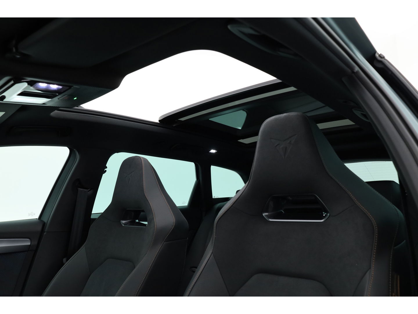 CUPRA Leon Sportstourer 1.5 TSI e-Hybrid VZ 272pk | MAT Grijs | Pano | Sennheiser | Adapt. Cruise | Matrix LED | Camera | Keyless |