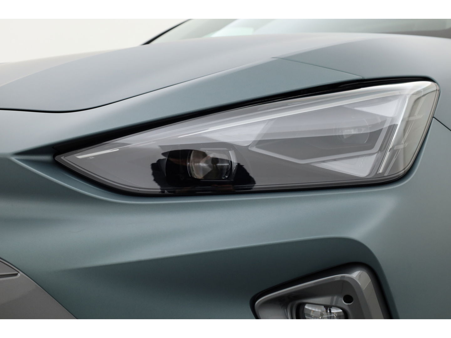 CUPRA Leon Sportstourer 1.5 TSI e-Hybrid VZ 272pk | MAT Grijs | Pano | Sennheiser | Adapt. Cruise | Matrix LED | Camera | Keyless |