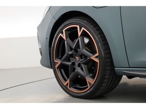 CUPRA Leon Sportstourer 1.5 TSI e-Hybrid VZ 272pk | MAT Grijs | Pano | Sennheiser | Adapt. Cruise | Matrix LED | Camera | Keyless |