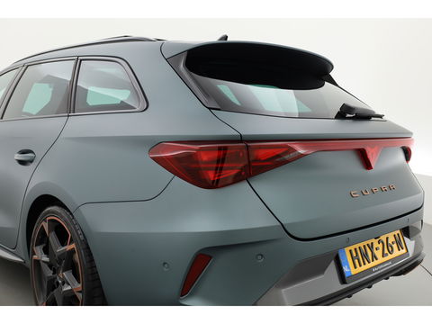 CUPRA Leon Sportstourer 1.5 TSI e-Hybrid VZ 272pk | MAT Grijs | Pano | Sennheiser | Adapt. Cruise | Matrix LED | Camera | Keyless |