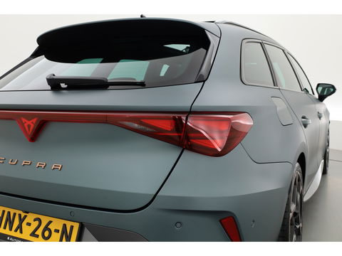 CUPRA Leon Sportstourer 1.5 TSI e-Hybrid VZ 272pk | MAT Grijs | Pano | Sennheiser | Adapt. Cruise | Matrix LED | Camera | Keyless |