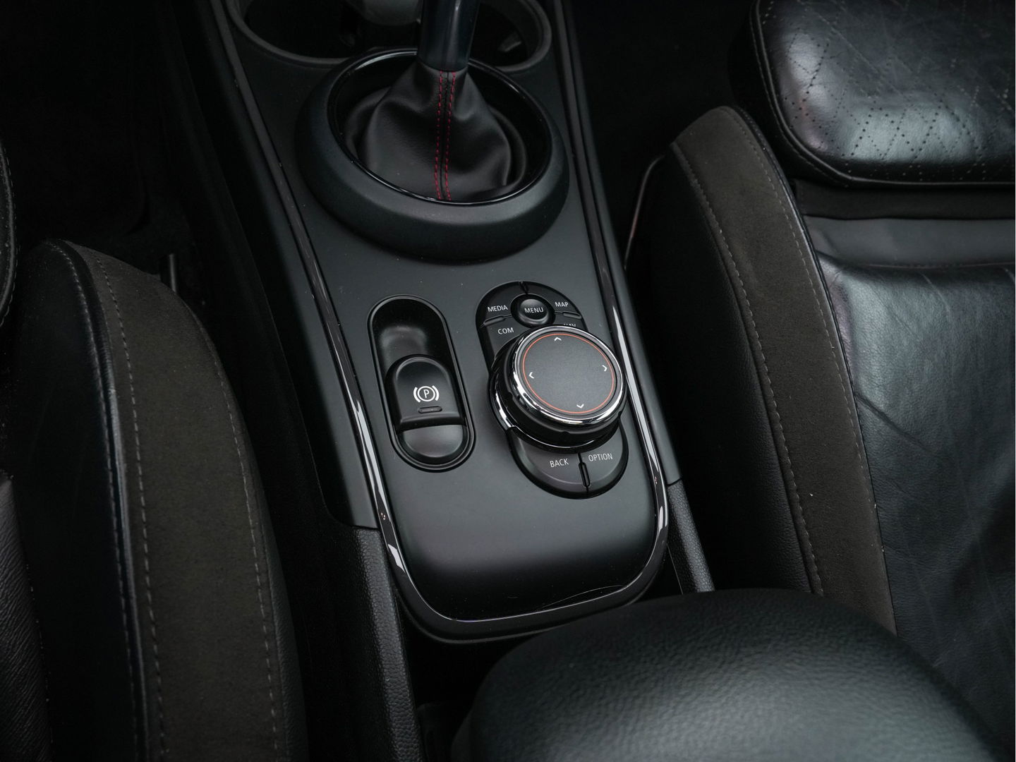 MINI Countryman 2.0 Cooper SD Chili Aut. *PANO | HEAD-UP | ADAPTIVE-CRUISE | FULL-LED | 1/2LEATHER | HARMAN/KARDON | KEYLESS | CAMERA | DAB+ | AMBIENT-LIGHT | NAVI-FULLMAP | TOWBAR | 18''ALU*