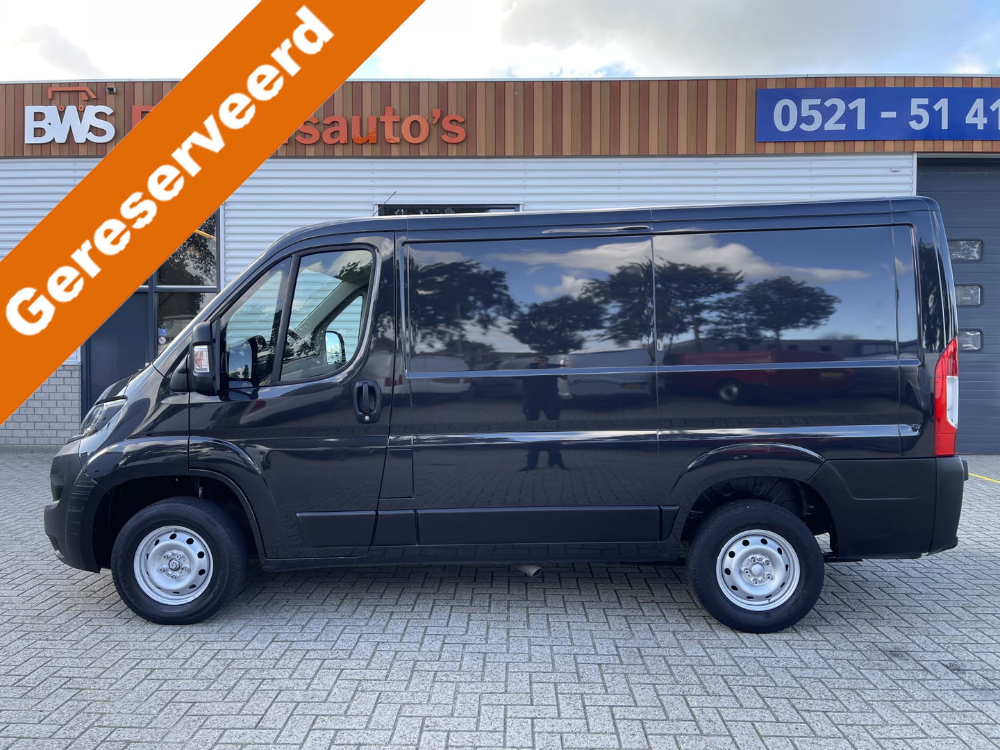 Peugeot Boxer 330 2.0 BlueHDI 130pk L1H1 Premium Pack / vaste prijs rijklaar € 12.950 ex btw / euro 6 diesel / airco / cruise / navi / camera / bijrijdersbank / trekhaak 2500 kg