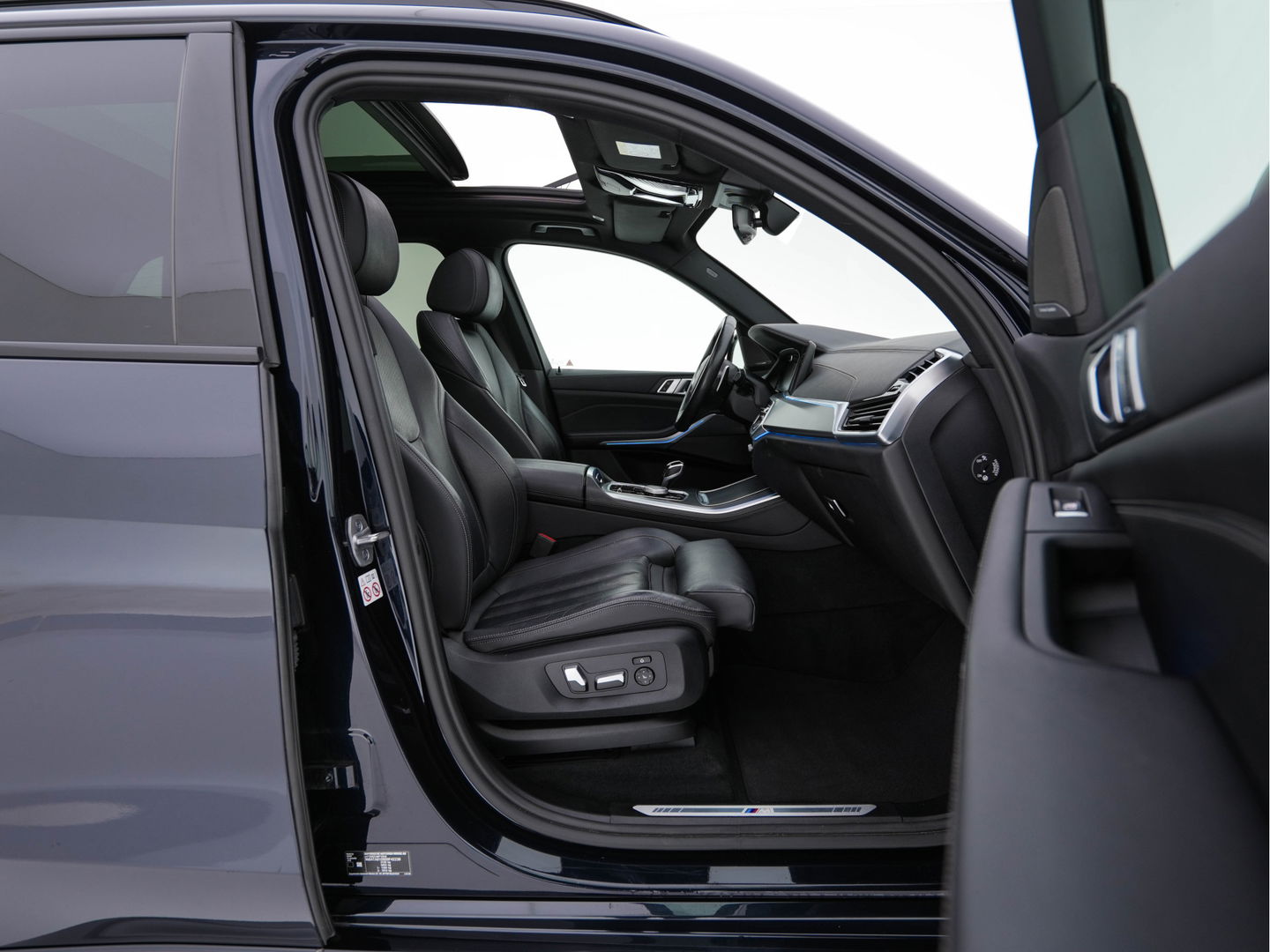 BMW X5 xDrive45e High Executive M-Sportpack (INCL.BTW) *PANO | HEAD-UP | LASER-LIGHT | ADAPTIVE-CRUISE | LEAHTER | HARMAN/KARDON | HEATED-SPORTSEATS | DIGI-COCKPIT | KEYLESS | DAB+ | MEMORY-PACK | CAMERA | NAVI-FULLMAP | 20''ALU | TOWB