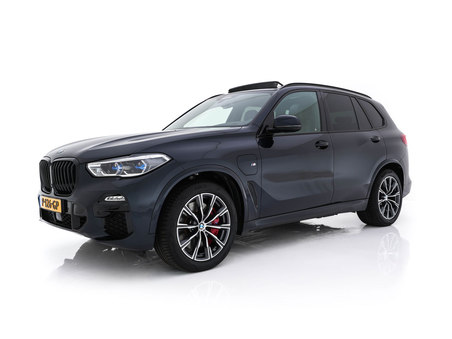 BMW X5 xDrive45e High Executive M-Sportpack (INCL.BTW) *PANO | HEAD-UP | LASER-LIGHT | ADAPTIVE-CRUISE | LEAHTER | HARMAN/KARDON | HEATED-SPORTSEATS | DIGI-COCKPIT | KEYLESS | DAB+ | MEMORY-PACK | CAMERA | NAVI-FULLMAP | 20''ALU | TOWB