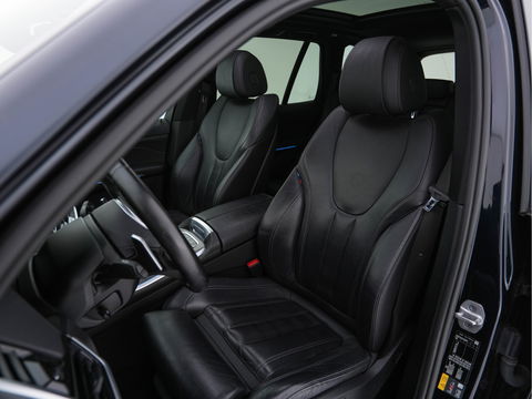 BMW X5 xDrive45e High Executive M-Sportpack (INCL.BTW) *PANO | HEAD-UP | LASER-LIGHT | ADAPTIVE-CRUISE | LEAHTER | HARMAN/KARDON | HEATED-SPORTSEATS | DIGI-COCKPIT | KEYLESS | DAB+ | MEMORY-PACK | CAMERA | NAVI-FULLMAP | 20''ALU | TOWB