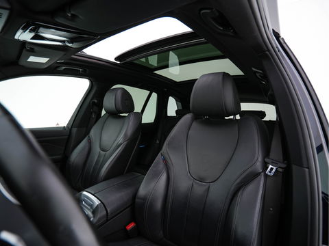 BMW X5 xDrive45e High Executive M-Sportpack (INCL.BTW) *PANO | HEAD-UP | LASER-LIGHT | ADAPTIVE-CRUISE | LEAHTER | HARMAN/KARDON | HEATED-SPORTSEATS | DIGI-COCKPIT | KEYLESS | DAB+ | MEMORY-PACK | CAMERA | NAVI-FULLMAP | 20''ALU | TOWB