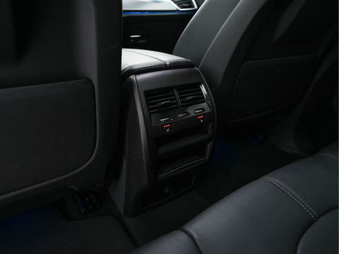 BMW X5 xDrive45e High Executive M-Sportpack (INCL.BTW) *PANO | HEAD-UP | LASER-LIGHT | ADAPTIVE-CRUISE | LEAHTER | HARMAN/KARDON | HEATED-SPORTSEATS | DIGI-COCKPIT | KEYLESS | DAB+ | MEMORY-PACK | CAMERA | NAVI-FULLMAP | 20''ALU | TOWB