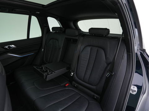 BMW X5 xDrive45e High Executive M-Sportpack (INCL.BTW) *PANO | HEAD-UP | LASER-LIGHT | ADAPTIVE-CRUISE | LEAHTER | HARMAN/KARDON | HEATED-SPORTSEATS | DIGI-COCKPIT | KEYLESS | DAB+ | MEMORY-PACK | CAMERA | NAVI-FULLMAP | 20''ALU | TOWB