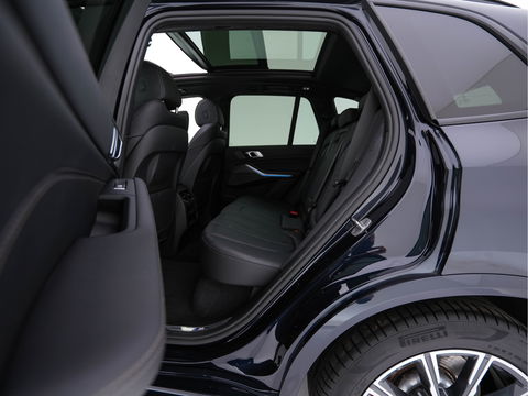BMW X5 xDrive45e High Executive M-Sportpack (INCL.BTW) *PANO | HEAD-UP | LASER-LIGHT | ADAPTIVE-CRUISE | LEAHTER | HARMAN/KARDON | HEATED-SPORTSEATS | DIGI-COCKPIT | KEYLESS | DAB+ | MEMORY-PACK | CAMERA | NAVI-FULLMAP | 20''ALU | TOWB