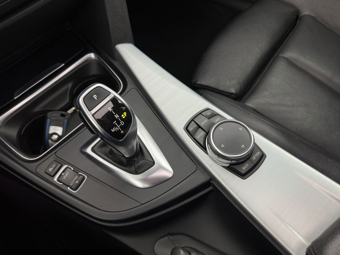 BMW 3-serie Gran Turismo 320i High Executive M-Sportpack Aut. *PANO | XENON | LUXURY-LEATHER | HEATED-SPORTSEATS | SHIFT-PADDLES | PRIVACY-GLASS | NAVI-FULLMAP | ECC | PDC | CRUISE | 19''ALU*