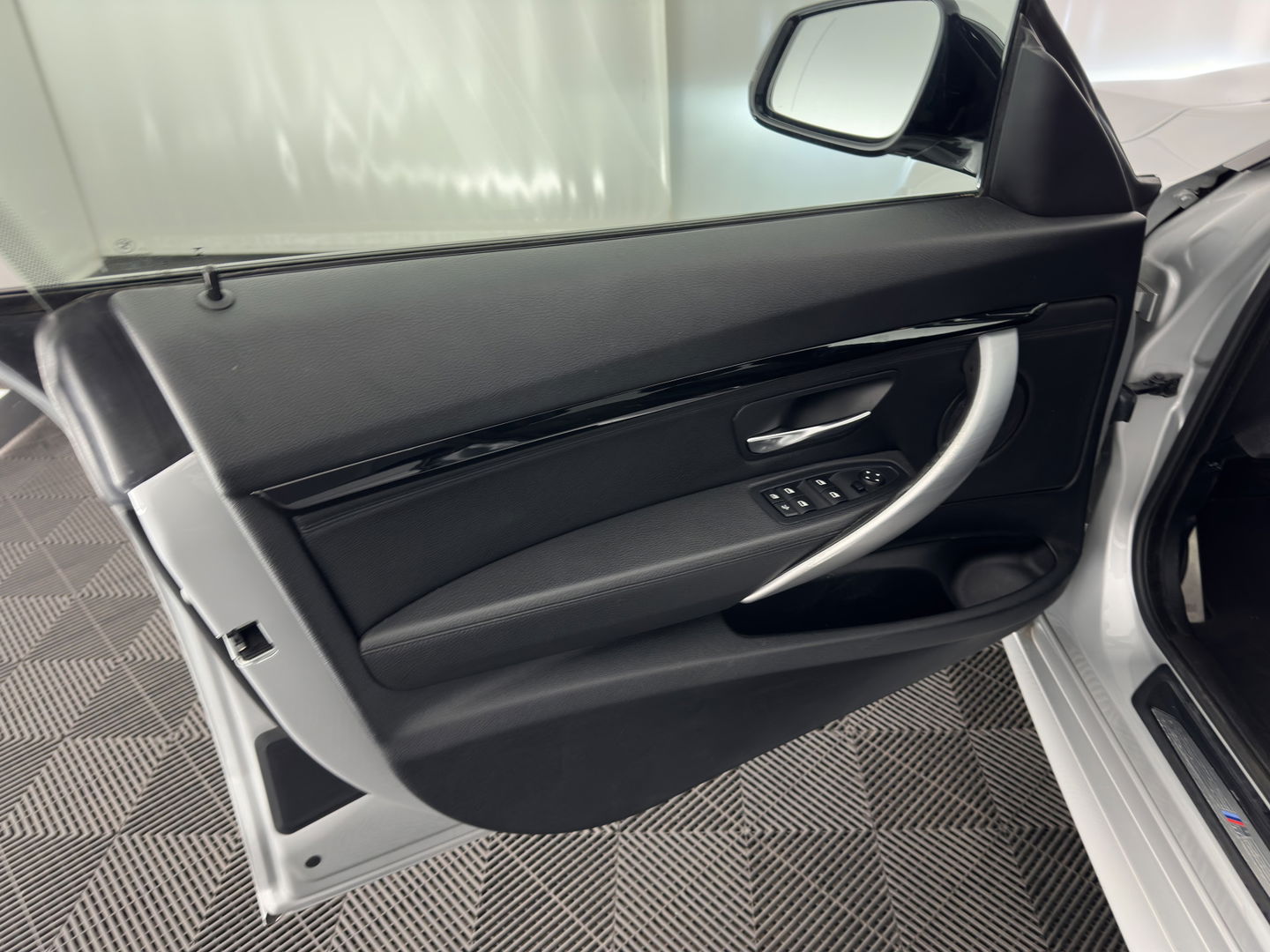 BMW 3-serie Gran Turismo 320i High Executive M-Sportpack Aut. *PANO | XENON | LUXURY-LEATHER | HEATED-SPORTSEATS | SHIFT-PADDLES | PRIVACY-GLASS | NAVI-FULLMAP | ECC | PDC | CRUISE | 19''ALU*