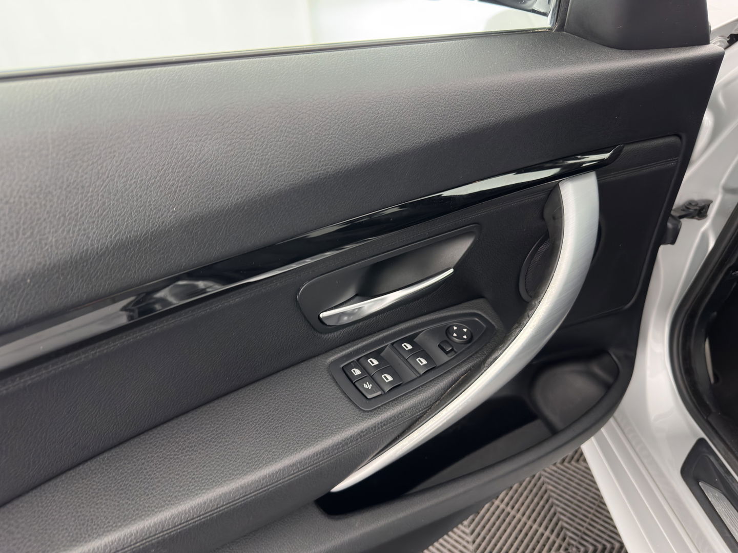 BMW 3-serie Gran Turismo 320i High Executive M-Sportpack Aut. *PANO | XENON | LUXURY-LEATHER | HEATED-SPORTSEATS | SHIFT-PADDLES | PRIVACY-GLASS | NAVI-FULLMAP | ECC | PDC | CRUISE | 19''ALU*