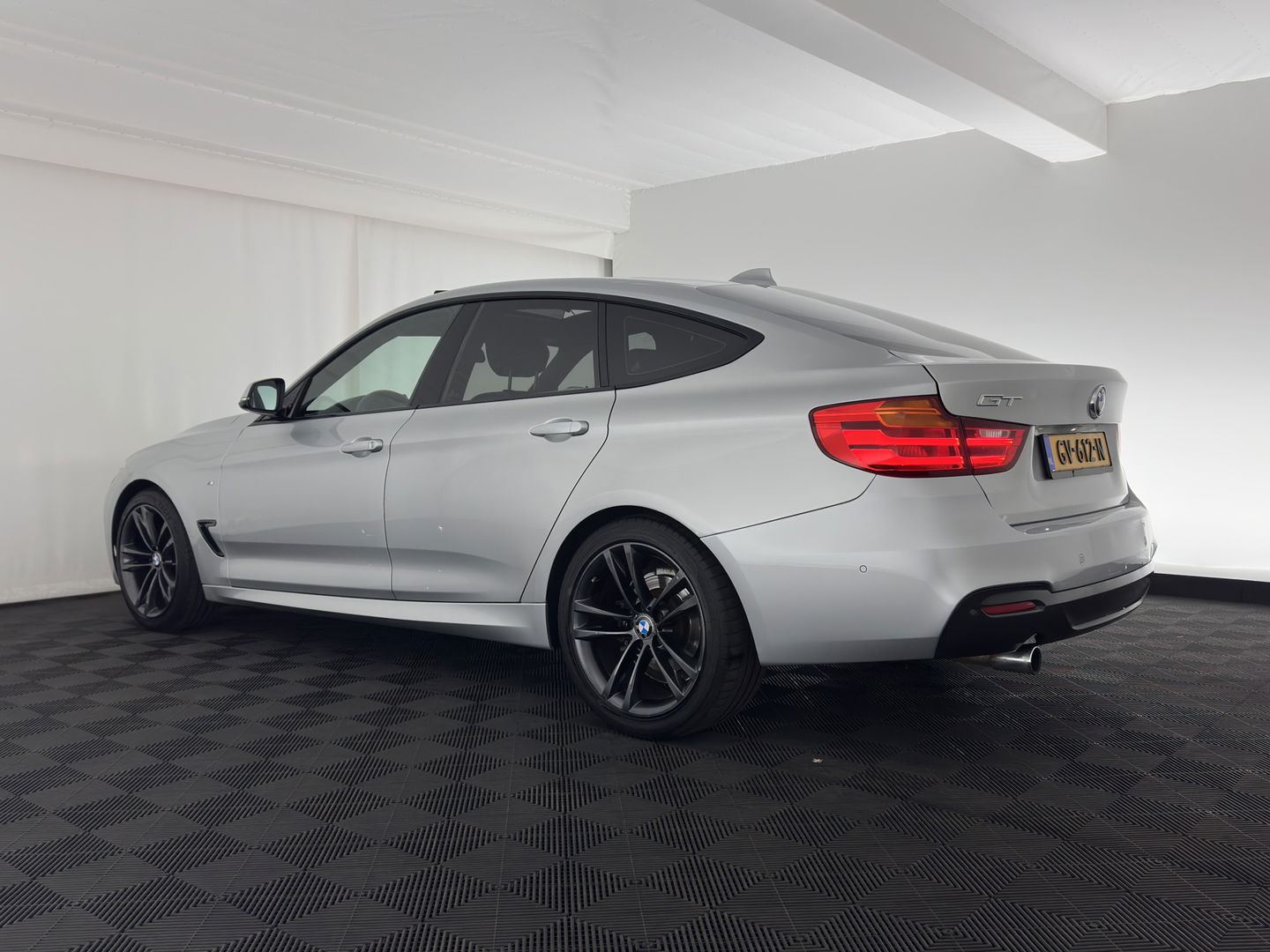 BMW 3-serie Gran Turismo 320i High Executive M-Sportpack Aut. *PANO | XENON | LUXURY-LEATHER | HEATED-SPORTSEATS | SHIFT-PADDLES | PRIVACY-GLASS | NAVI-FULLMAP | ECC | PDC | CRUISE | 19''ALU*