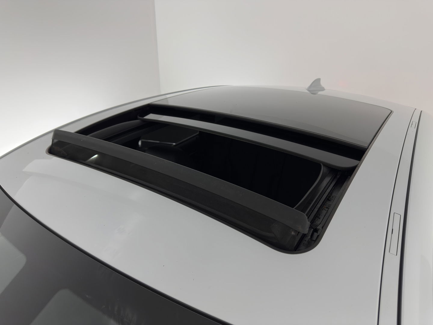 BMW 3-serie Gran Turismo 320i High Executive M-Sportpack Aut. *PANO | XENON | LUXURY-LEATHER | HEATED-SPORTSEATS | SHIFT-PADDLES | PRIVACY-GLASS | NAVI-FULLMAP | ECC | PDC | CRUISE | 19''ALU*