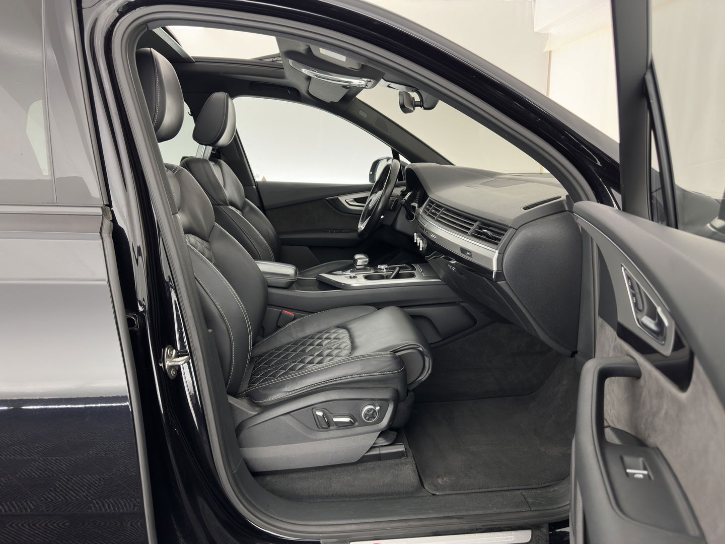 Audi SQ7 4.0 TDI quattro Pro Line + Aut. *PANO | LUXURY-LEATHER | MATRIX-LED | DIGI-COCKPIT | BOSE-SOUND | KEYLESS | CAMERA | MEMORY-PACK | HEATED-COMFORTSEATS | SHIFT-PADDLES | ECC | ADAPTIVE-CRUISE | BLIND-SPOT | 21''ALU*