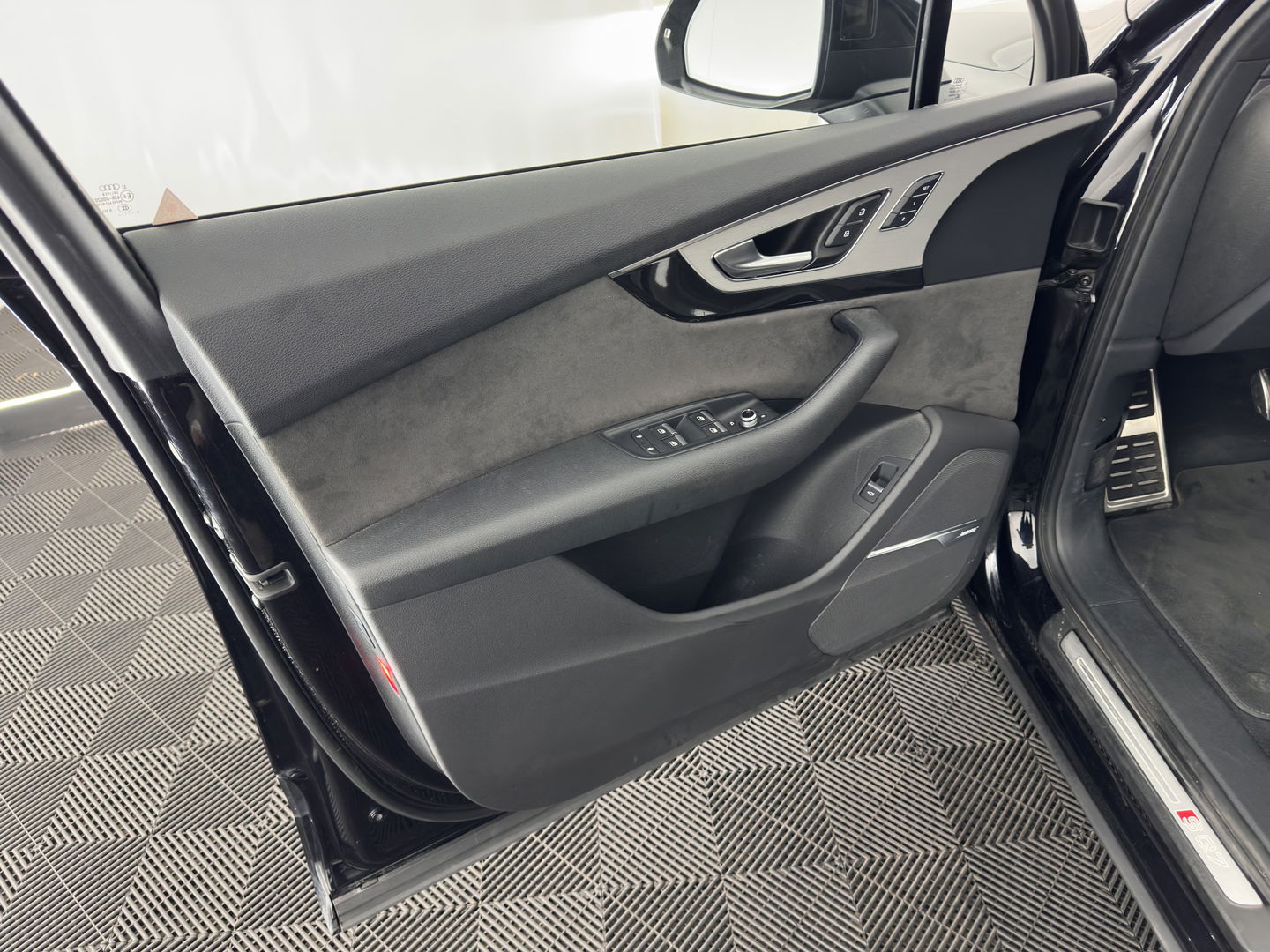 Audi SQ7 4.0 TDI quattro Pro Line + Aut. *PANO | LUXURY-LEATHER | MATRIX-LED | DIGI-COCKPIT | BOSE-SOUND | KEYLESS | CAMERA | MEMORY-PACK | HEATED-COMFORTSEATS | SHIFT-PADDLES | ECC | ADAPTIVE-CRUISE | BLIND-SPOT | 21''ALU*