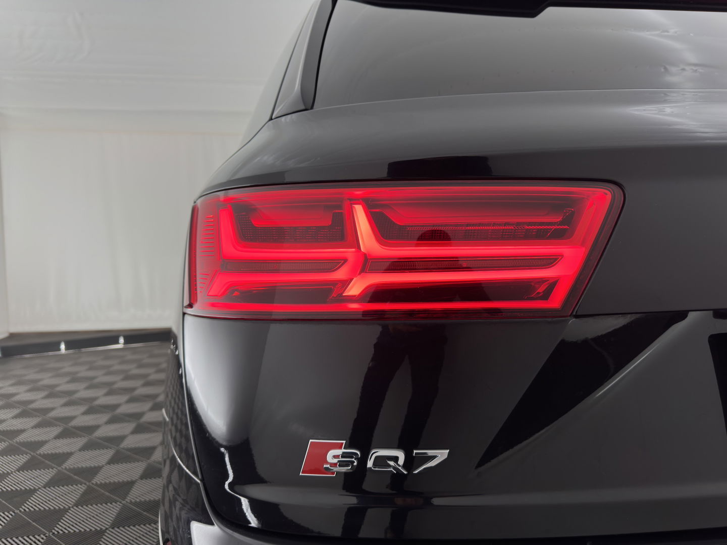 Audi SQ7 4.0 TDI quattro Pro Line + Aut. *PANO | LUXURY-LEATHER | MATRIX-LED | DIGI-COCKPIT | BOSE-SOUND | KEYLESS | CAMERA | MEMORY-PACK | HEATED-COMFORTSEATS | SHIFT-PADDLES | ECC | ADAPTIVE-CRUISE | BLIND-SPOT | 21''ALU*