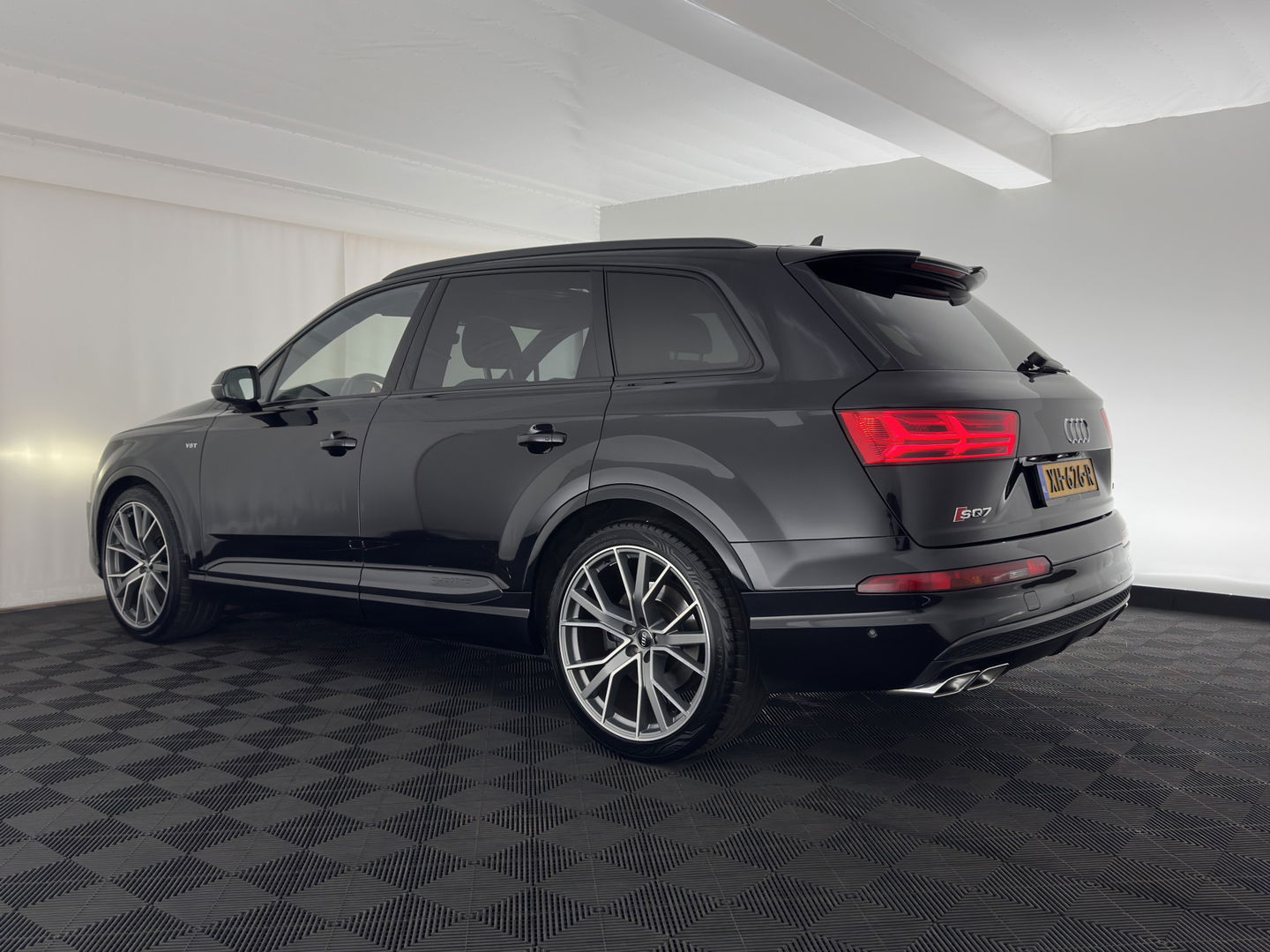 Audi SQ7 4.0 TDI quattro Pro Line + Aut. *PANO | LUXURY-LEATHER | MATRIX-LED | DIGI-COCKPIT | BOSE-SOUND | KEYLESS | CAMERA | MEMORY-PACK | HEATED-COMFORTSEATS | SHIFT-PADDLES | ECC | ADAPTIVE-CRUISE | BLIND-SPOT | 21''ALU*