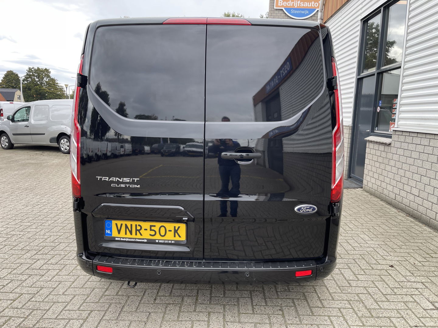 Ford Transit Custom 320 2.0 TDCI 185pk automaat L1H1 Sport / vaste prijs rijklaar € 22.950 ex btw / lease vanaf € 375 / half leer / airco / cruise / navi / camera / stoelverwarming !