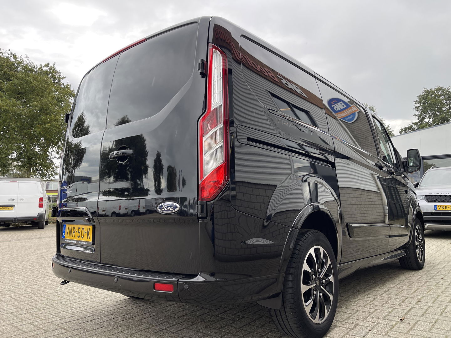 Ford Transit Custom 320 2.0 TDCI 185pk automaat L1H1 Sport / vaste prijs rijklaar € 22.950 ex btw / lease vanaf € 375 / half leer / airco / cruise / navi / camera / stoelverwarming !