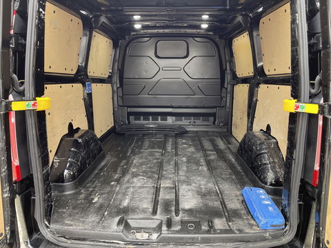 Ford Transit Custom 320 2.0 TDCI 185pk automaat L1H1 Sport / vaste prijs rijklaar € 22.950 ex btw / lease vanaf € 375 / half leer / airco / cruise / navi / camera / stoelverwarming !