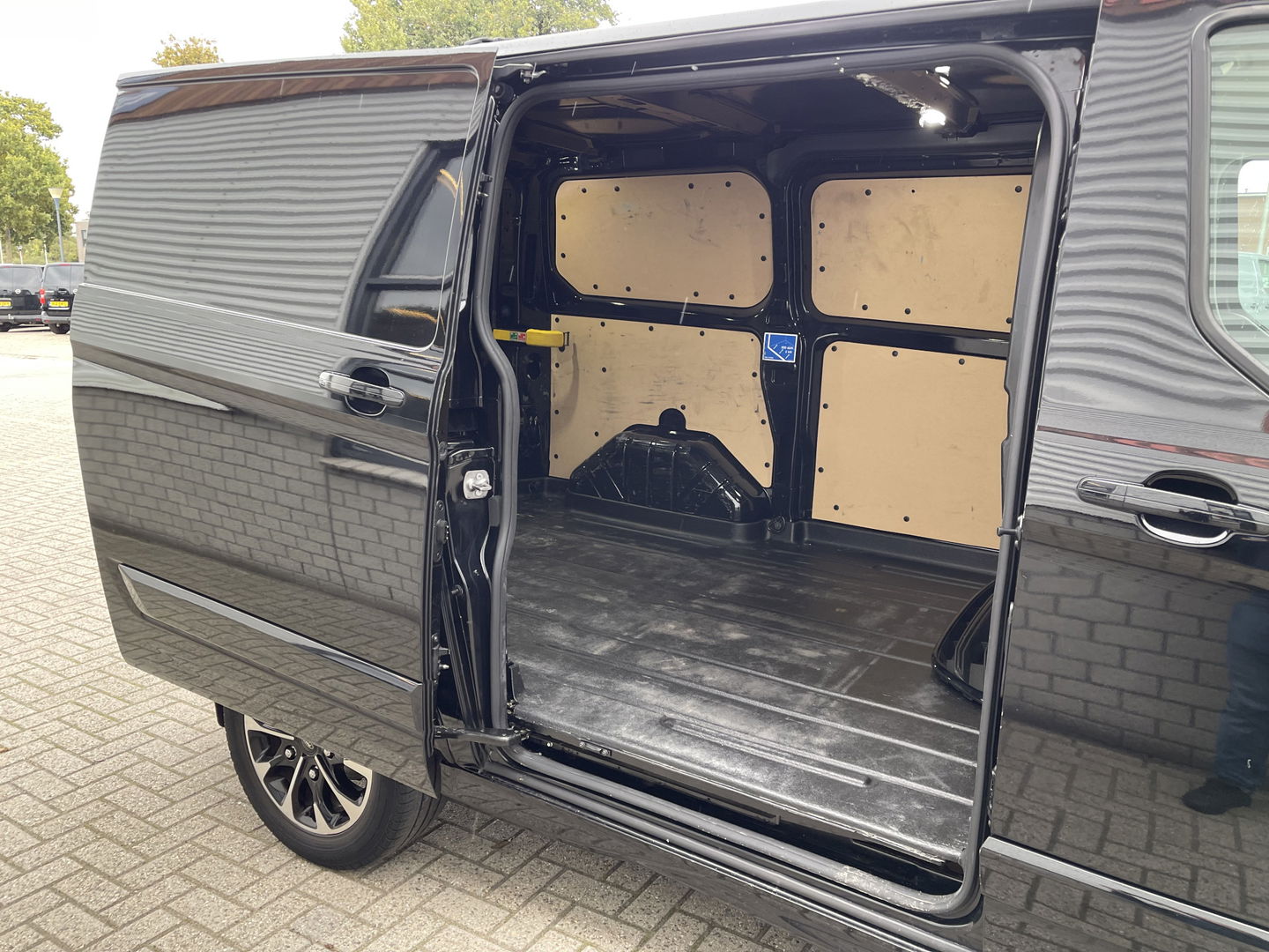 Ford Transit Custom 320 2.0 TDCI 185pk automaat L1H1 Sport / vaste prijs rijklaar € 22.950 ex btw / lease vanaf € 375 / half leer / airco / cruise / navi / camera / stoelverwarming !