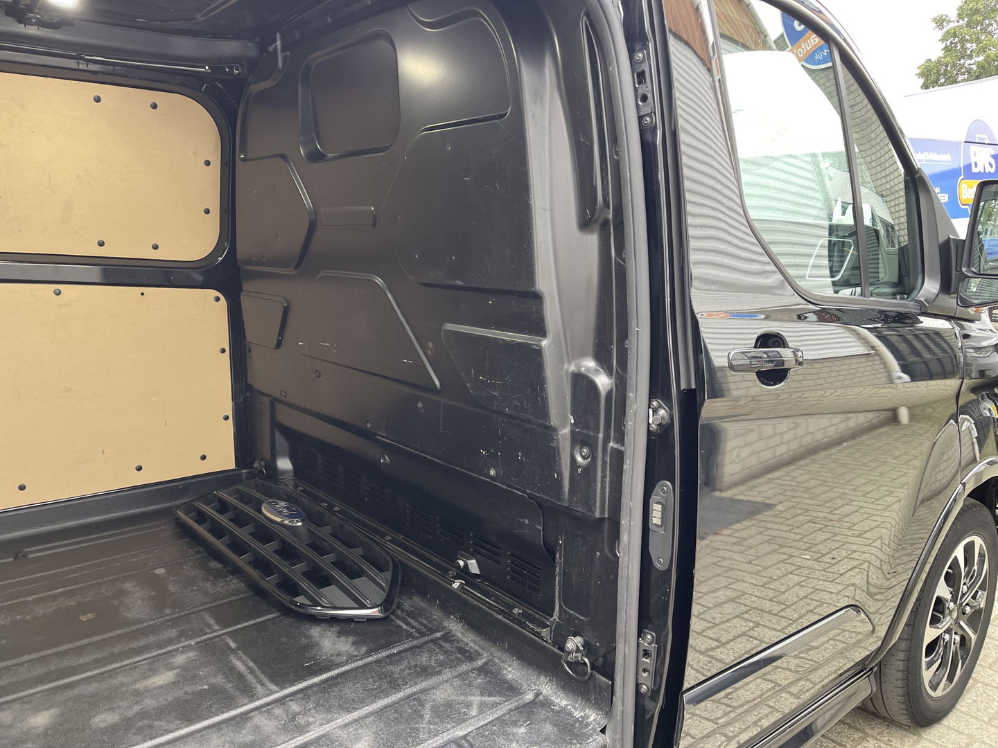 Ford Transit Custom 320 2.0 TDCI 185pk automaat L1H1 Sport / vaste prijs rijklaar € 22.950 ex btw / lease vanaf € 375 / half leer / airco / cruise / navi / camera / stoelverwarming !