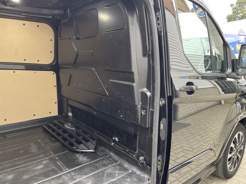 Ford Transit Custom 320 2.0 TDCI 185pk automaat L1H1 Sport / vaste prijs rijklaar € 22.950 ex btw / lease vanaf € 375 / half leer / airco / cruise / navi / camera / stoelverwarming !