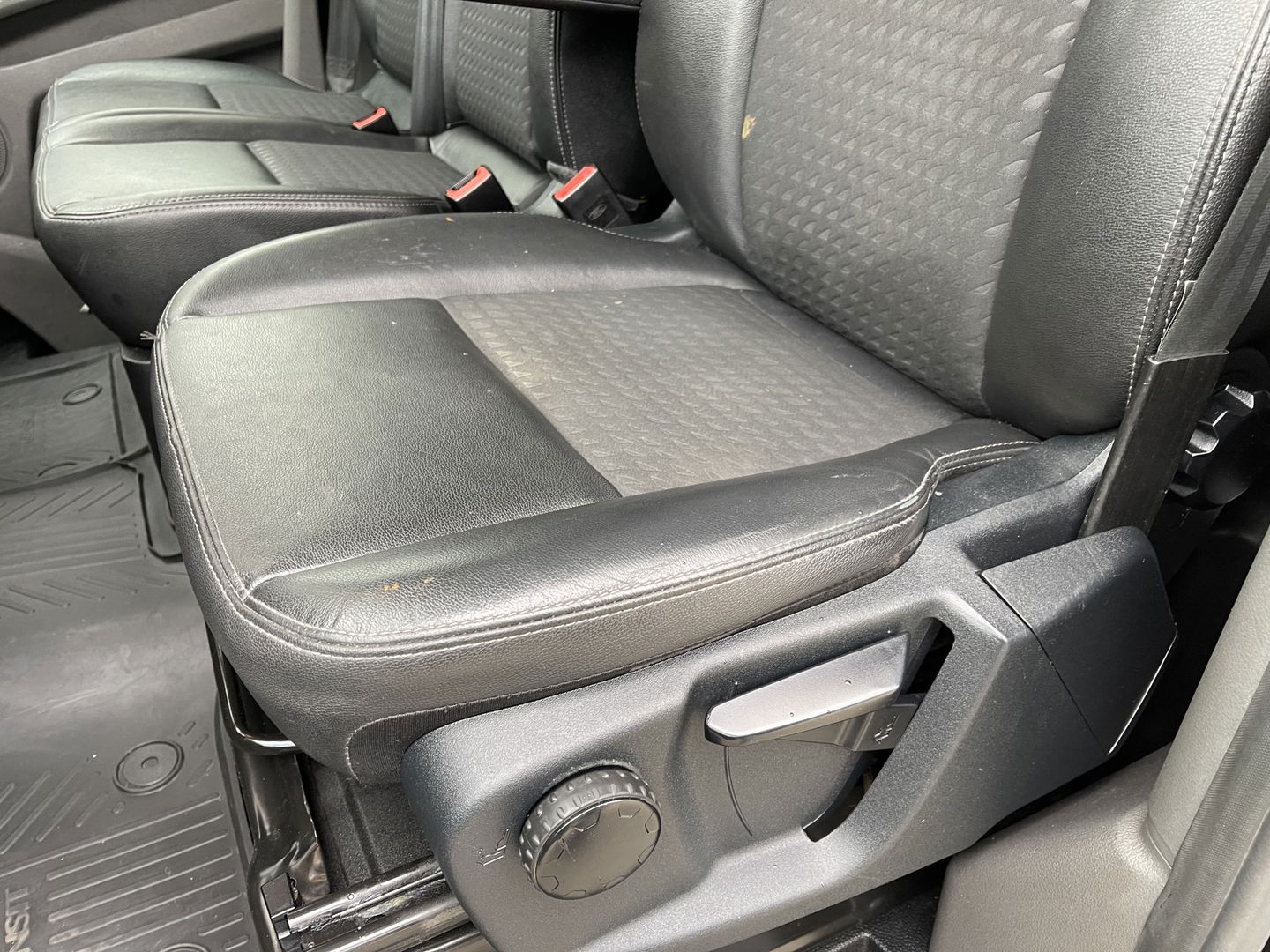 Ford Transit Custom 320 2.0 TDCI 185pk automaat L1H1 Sport / vaste prijs rijklaar € 22.950 ex btw / lease vanaf € 375 / half leer / airco / cruise / navi / camera / stoelverwarming !