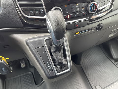 Ford Transit Custom 320 2.0 TDCI 185pk automaat L1H1 Sport / vaste prijs rijklaar € 22.950 ex btw / lease vanaf € 375 / half leer / airco / cruise / navi / camera / stoelverwarming !