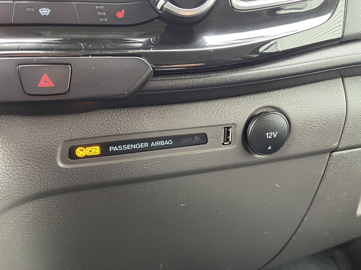 Ford Transit Custom 320 2.0 TDCI 185pk automaat L1H1 Sport / vaste prijs rijklaar € 22.950 ex btw / lease vanaf € 375 / half leer / airco / cruise / navi / camera / stoelverwarming !
