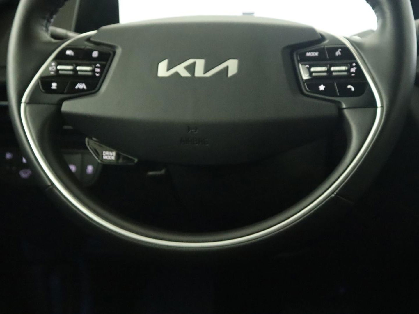 Kia Ev6 Plus 58 kWh | Stoelventilatie | Leder | Warmtepomp | Adaptive cruise | Carplay | Camera | Stoel & stuurverwarming | 19'' | Sfeerverlichting | Navigatie | Keyless