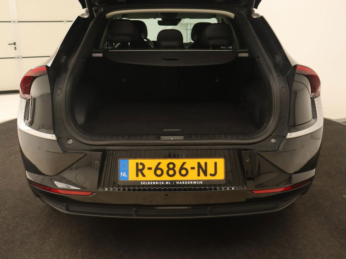 Kia Ev6 Plus 58 kWh | Stoelventilatie | Leder | Warmtepomp | Adaptive cruise | Carplay | Camera | Stoel & stuurverwarming | 19'' | Sfeerverlichting | Navigatie | Keyless