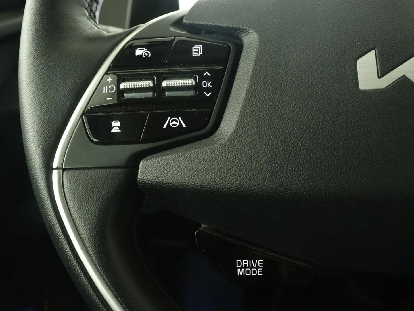 Kia Ev6 Plus 58 kWh | Stoelventilatie | Leder | Warmtepomp | Adaptive cruise | Carplay | Camera | Stoel & stuurverwarming | 19'' | Sfeerverlichting | Navigatie | Keyless