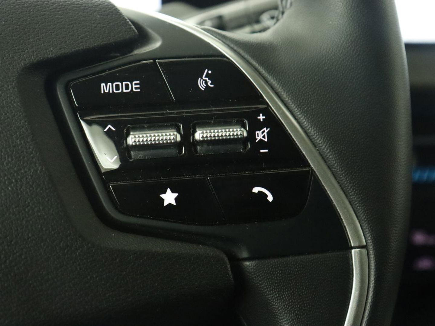 Kia Ev6 Plus 58 kWh | Stoelventilatie | Leder | Warmtepomp | Adaptive cruise | Carplay | Camera | Stoel & stuurverwarming | 19'' | Sfeerverlichting | Navigatie | Keyless