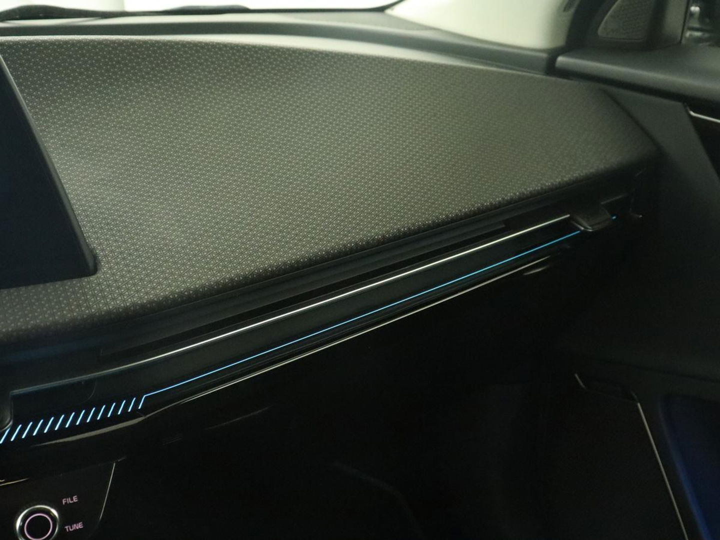 Kia Ev6 Plus 58 kWh | Stoelventilatie | Leder | Warmtepomp | Adaptive cruise | Carplay | Camera | Stoel & stuurverwarming | 19'' | Sfeerverlichting | Navigatie | Keyless