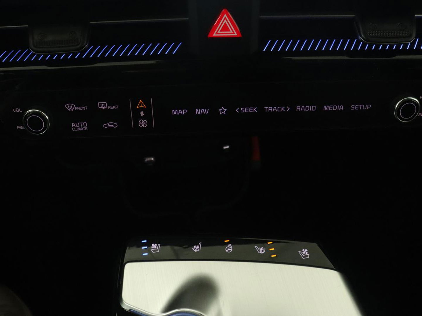 Kia Ev6 Plus 58 kWh | Stoelventilatie | Leder | Warmtepomp | Adaptive cruise | Carplay | Camera | Stoel & stuurverwarming | 19'' | Sfeerverlichting | Navigatie | Keyless
