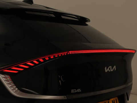 Kia Ev6 Plus 58 kWh | Stoelventilatie | Leder | Warmtepomp | Adaptive cruise | Carplay | Camera | Stoel & stuurverwarming | 19'' | Sfeerverlichting | Navigatie | Keyless