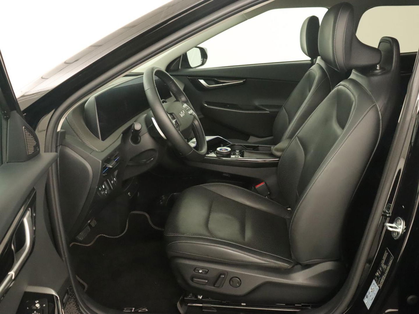 Kia Ev6 Plus 58 kWh | Stoelventilatie | Leder | Warmtepomp | Adaptive cruise | Carplay | Camera | Stoel & stuurverwarming | 19'' | Sfeerverlichting | Navigatie | Keyless