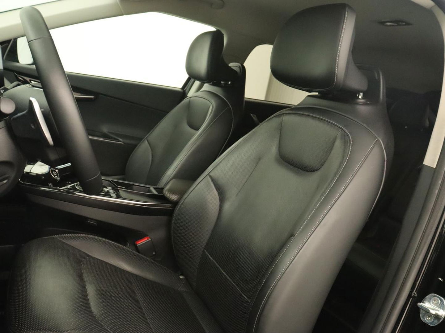 Kia Ev6 Plus 58 kWh | Stoelventilatie | Leder | Warmtepomp | Adaptive cruise | Carplay | Camera | Stoel & stuurverwarming | 19'' | Sfeerverlichting | Navigatie | Keyless
