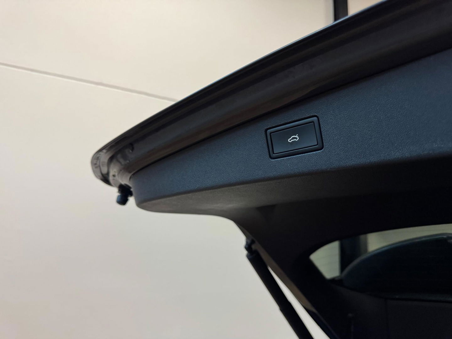 Volkswagen Tiguan 1.5 eTSI R-Line PANO KEYLESS H&K'
