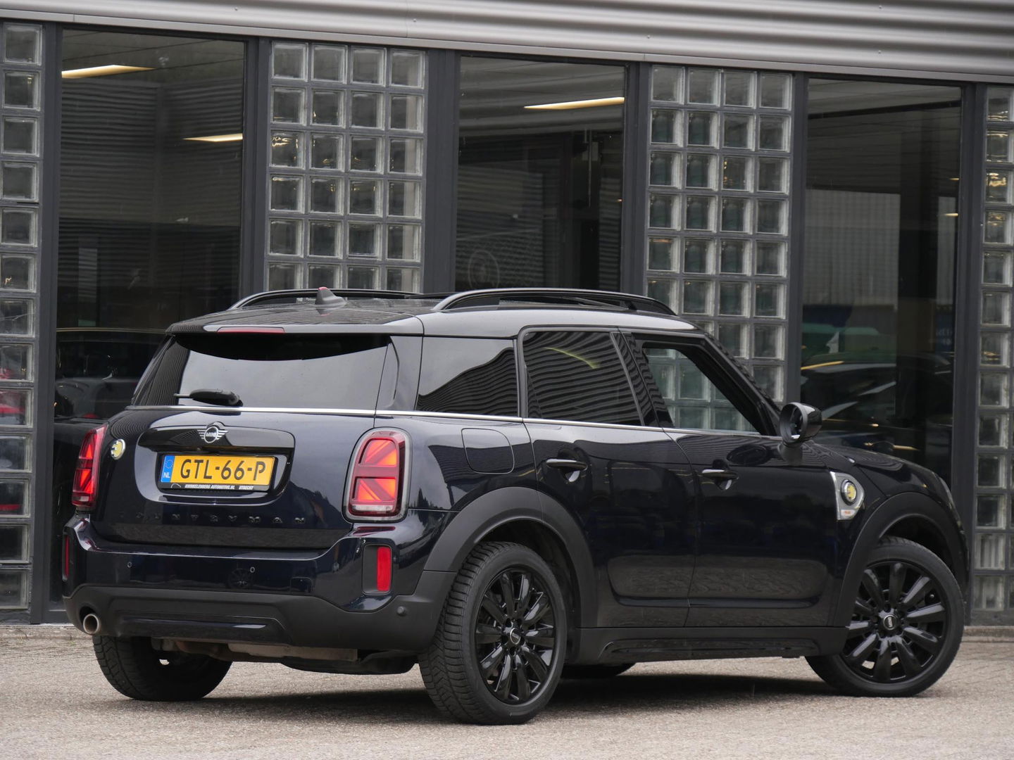 MINI Countryman COOPER S E ALL4/ PANORAMADAK/ LEER/ CAMERA/ ELEKT. KLEP/ SFEERVERLICHTING